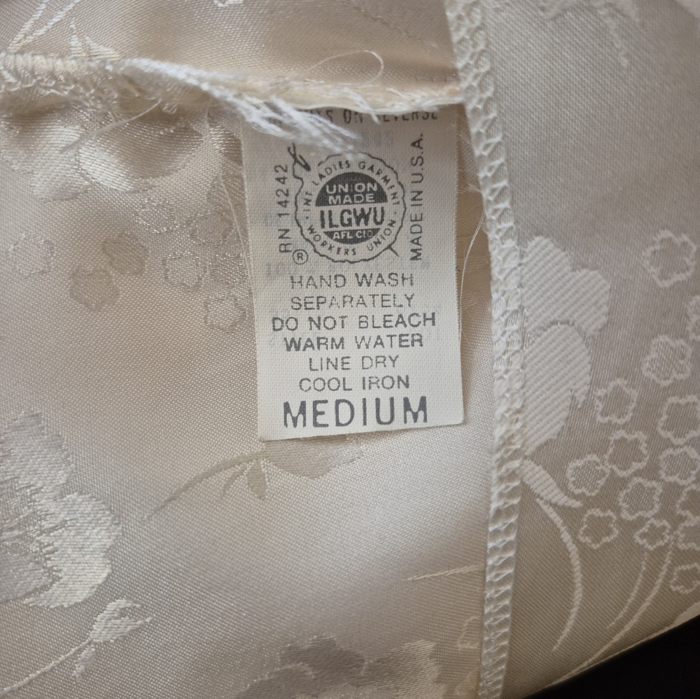 Christian Dior Blush Floral Robe - Picture 15 of 16